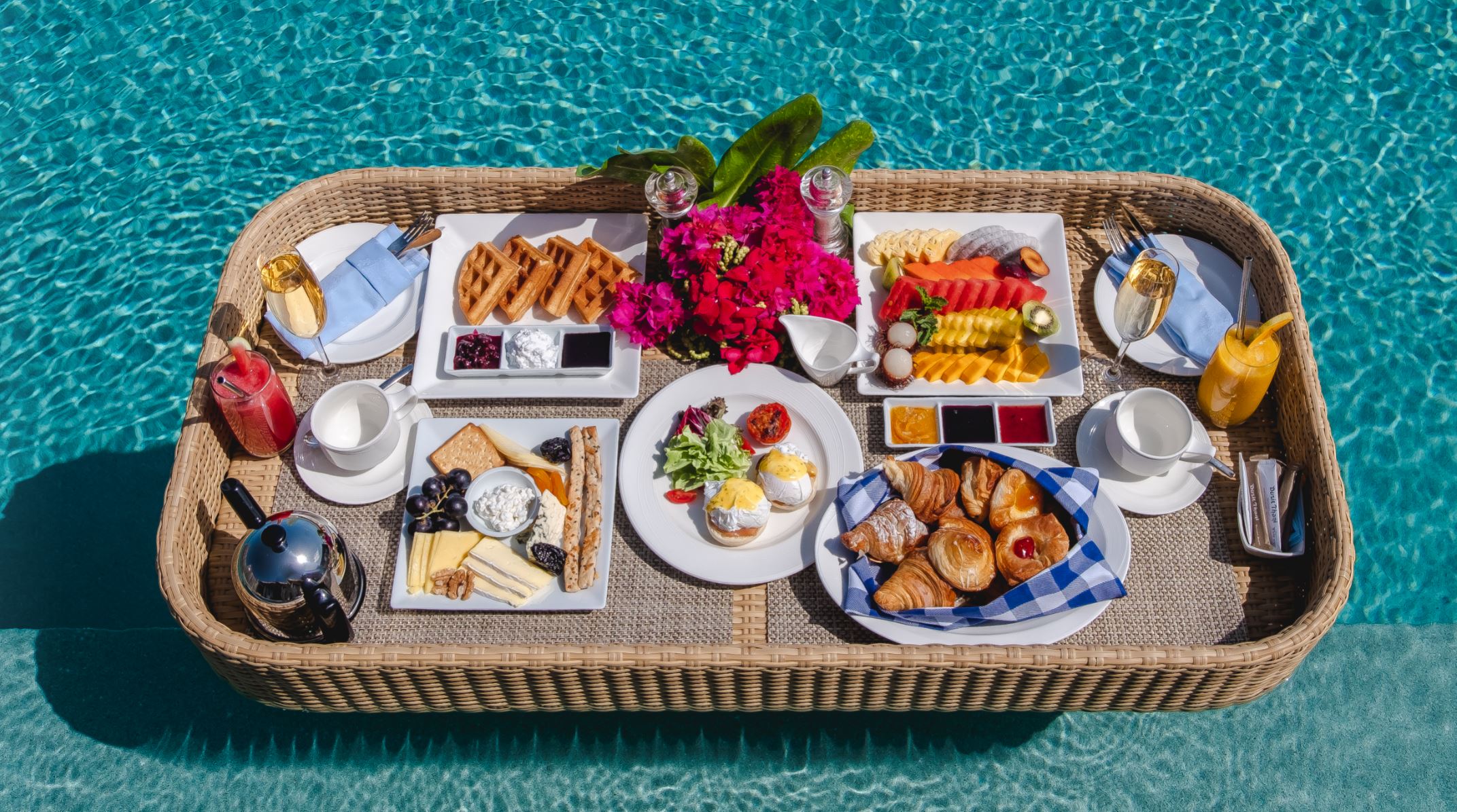 Floating Breakfast на Мальдивах